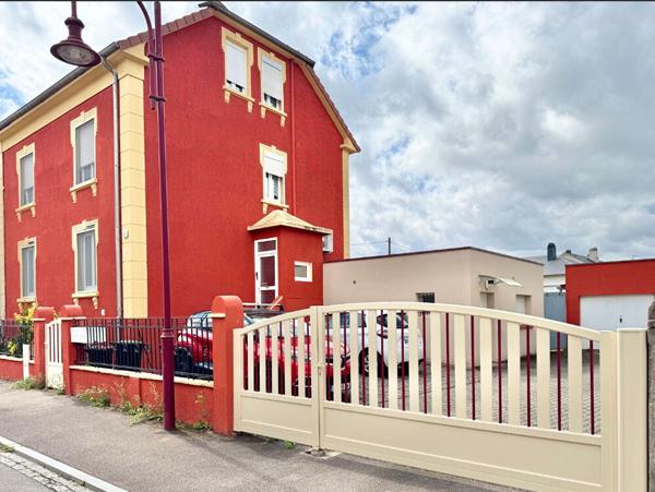 Duplex rénové de 91m² Carrez - Gare à pied - 2 parkings privés - DPE C
