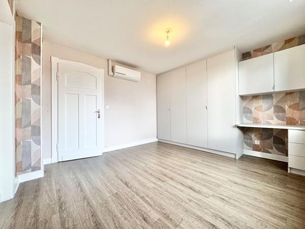 Duplex rénové de 91m² Carrez - Gare à pied - 2 parkings privés - DPE C