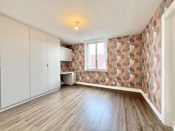 Duplex rénové de 91m² Carrez - Gare à pied - 2 parkings privés - DPE C