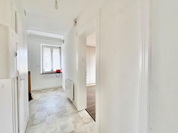 Duplex rénové de 91m² Carrez - Gare à pied - 2 parkings privés - DPE C