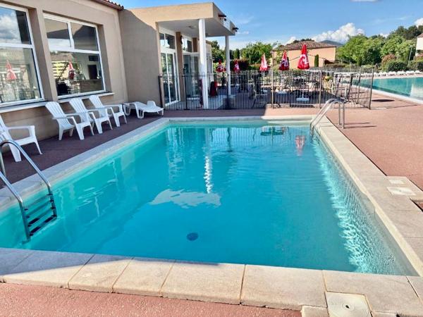 Maison 3 pièces 67 m2 avec terrasse et piscine