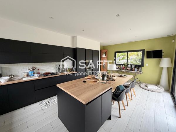 MAISON MODERNE 157 M2 SUR TERRAIN 653 M2 AVEC PISCINE ET GARAGE