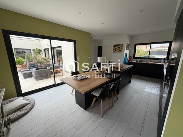 MAISON MODERNE 157 M2 SUR TERRAIN 653 M2 AVEC PISCINE ET GARAGE
