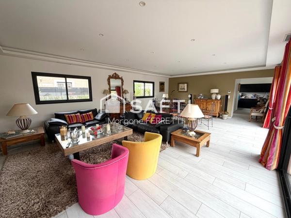 MAISON MODERNE 157 M2 SUR TERRAIN 653 M2 AVEC PISCINE ET GARAGE