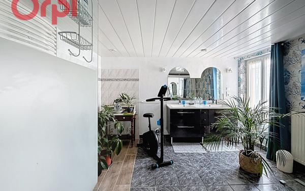 Maison à vendre    5 pièces •  Abrest