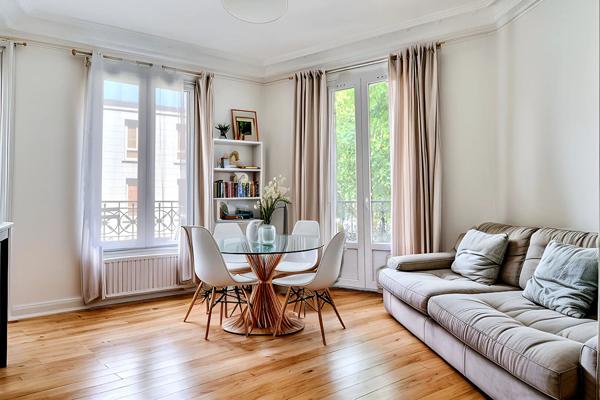 Rare sur le secteur : 3 pièces refait à neuf dans un immeuble haussmannien rénové