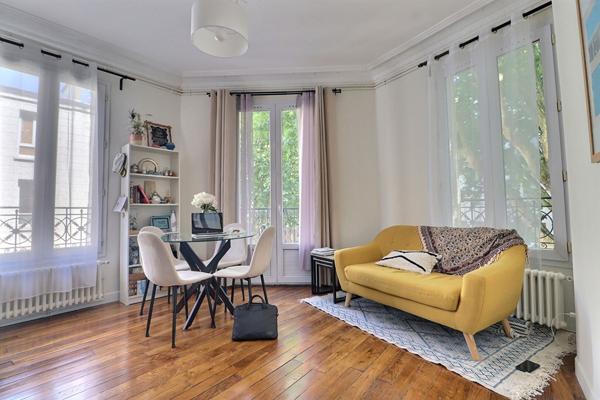 Rare sur le secteur : 3 pièces refait à neuf dans un immeuble haussmannien rénové