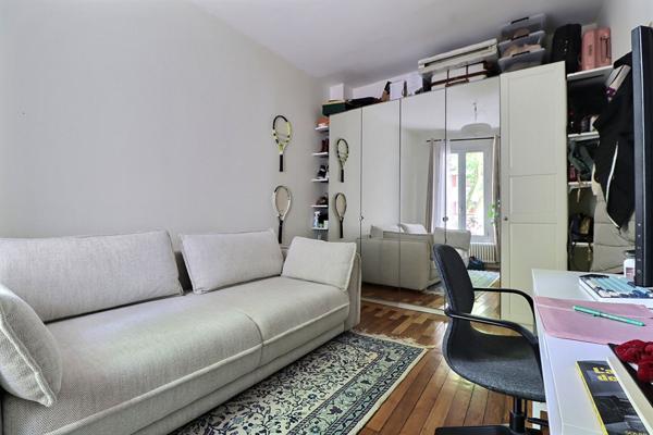 Rare sur le secteur : 3 pièces refait à neuf dans un immeuble haussmannien rénové