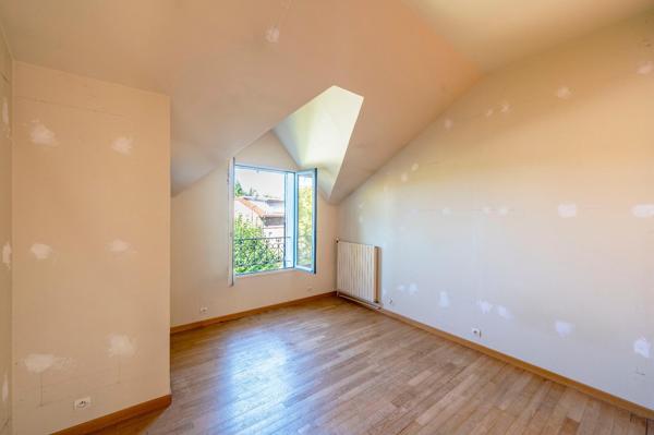 Maison de charme avec jardin sud, 4 chambres, 3 parking!