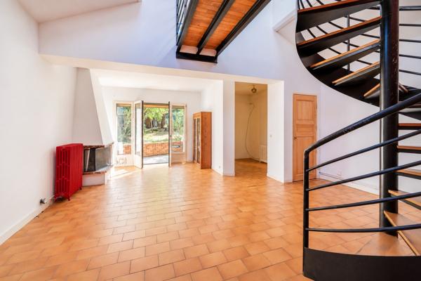 Maison de charme avec jardin sud, 4 chambres, 3 parking!