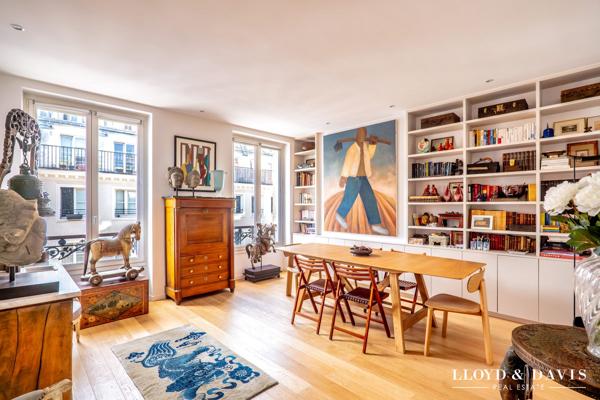 PARIS 75002- APPARTEMENT TOTALEMENT RENOVE DE 60m2 au 4ème étage d'un immeuble haussmannien