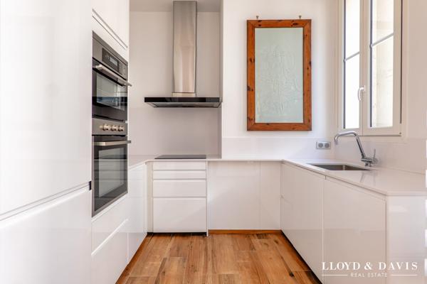 PARIS 75002- APPARTEMENT TOTALEMENT RENOVE DE 60m2 au 4ème étage d'un immeuble haussmannien