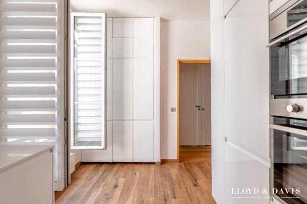 PARIS 75002- APPARTEMENT TOTALEMENT RENOVE DE 60m2 au 4ème étage d'un immeuble haussmannien