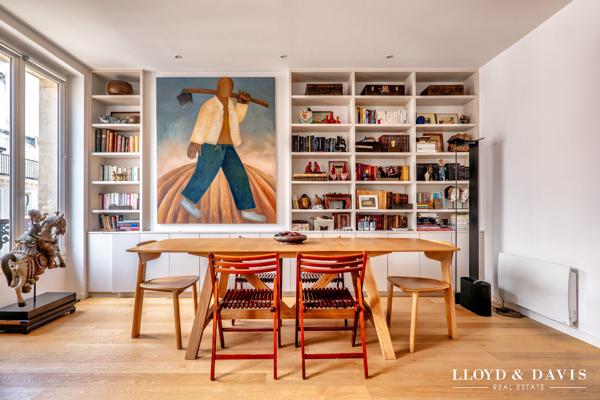 PARIS 75002- APPARTEMENT TOTALEMENT RENOVE DE 60m2 au 4ème étage d'un immeuble haussmannien