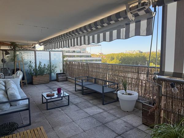 À LOUER - Magnifique T3 meublé de 69 m² avec grande terrasse et vue d'exception | Villeurbanne (Rue Louis Guérin / Proche Tête d'Or)