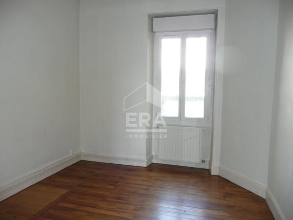 CHATEAUROUX - Centre ville - Immeuble en toute propriété avec local commercial et deux appartements