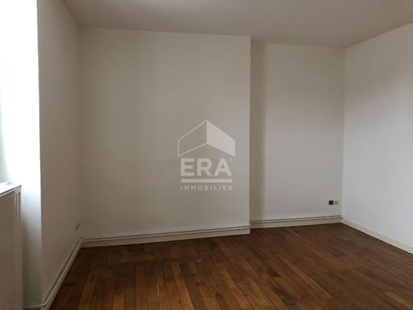 CHATEAUROUX - Centre ville - Immeuble en toute propriété avec local commercial et deux appartements