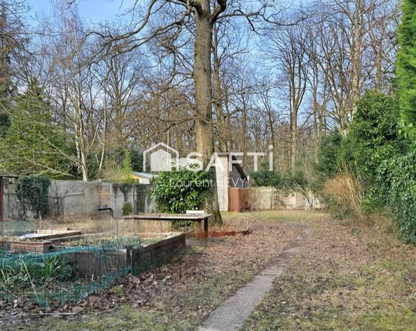 Terrain à fort potentiel - 840 m2, au calme