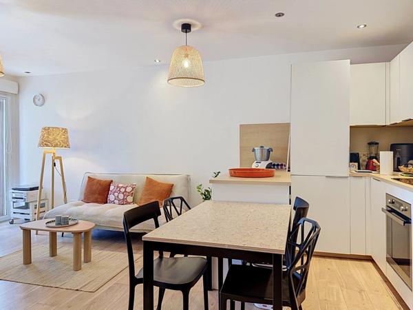 Vente                                                      Appartement
                        
                     2 pièces                      45 m2                     à Le Cannet