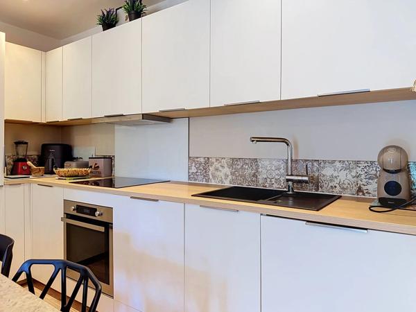 Vente                                                      Appartement
                        
                     2 pièces                      45 m2                     à Le Cannet