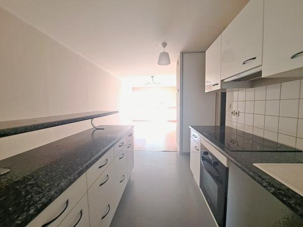 Appartement
         3 pièces
        - 61 m² 219 000 € *
