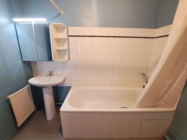 Appartement
         3 pièces
        - 61 m² 219 000 € *