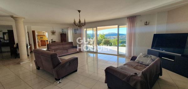 Maison d'exception + 6 000 m² de terrain constructible et facilement détachable