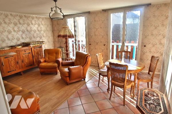 A vendre à Montereau-Fault-Yonne, appartement de 85m², 4 pièces dont 3 chambres, cave et box fermé