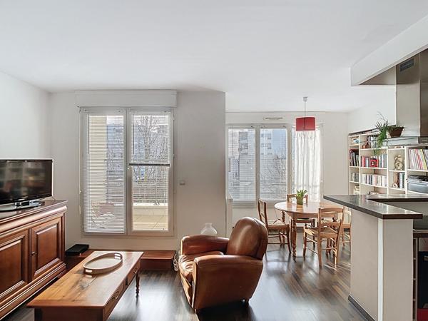 A vendre proche CHU, les hauts de Saint Aubin, Jean Moulin. Appartement type 3 en duplex, très lumineux orientation sud, nombreux placards, ascenseur, parking privatif, chauffage individuel.