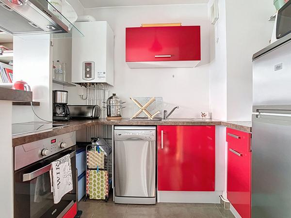 A vendre proche CHU, les hauts de Saint Aubin, Jean Moulin. Appartement type 3 en duplex, très lumineux orientation sud, nombreux placards, ascenseur, parking privatif, chauffage individuel.