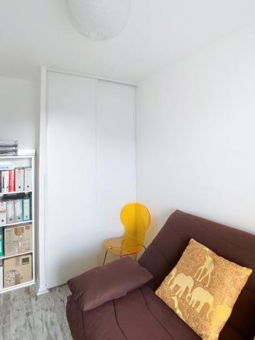 A vendre proche CHU, les hauts de Saint Aubin, Jean Moulin. Appartement type 3 en duplex, très lumineux orientation sud, nombreux placards, ascenseur, parking privatif, chauffage individuel.