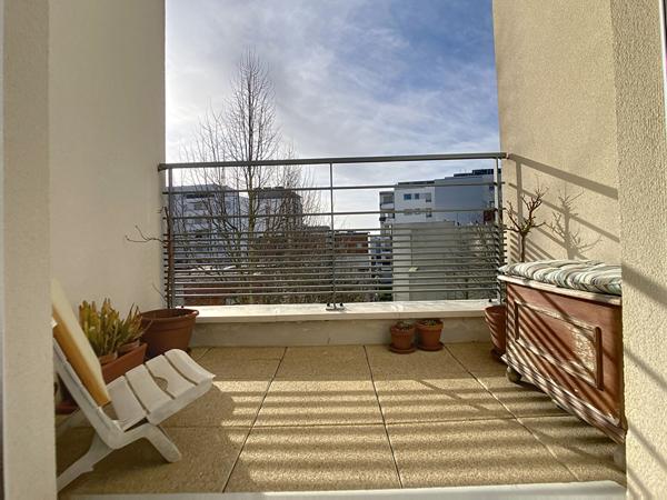 A vendre proche CHU, les hauts de Saint Aubin, Jean Moulin. Appartement type 3 en duplex, très lumineux orientation sud, nombreux placards, ascenseur, parking privatif, chauffage individuel.