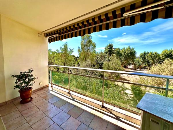 Marseille 13ᵉ, Saint Mitre, T4 de 80m2 entièrement refait à neuf avec terrasse, balcon et vue sur Parc Arboré.
