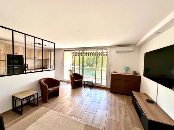 Marseille 13ᵉ, Saint Mitre, T4 de 80m2 entièrement refait à neuf avec terrasse, balcon et vue sur Parc Arboré.