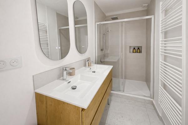 Cannes proche "Banane" 3 pièces rénové, calme faibles charges