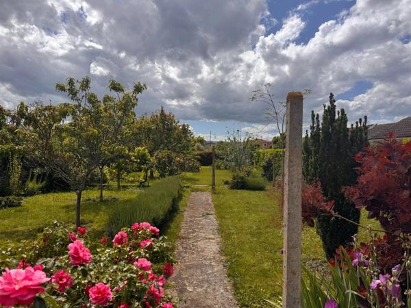 Vente                                                      Maison
                        
                     8 pièces                      160 m2                     à Le Breuil-sur-Couze
