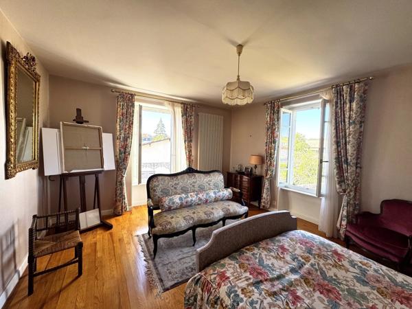 Vente                                                      Maison
                        
                     8 pièces                      160 m2                     à Le Breuil-sur-Couze