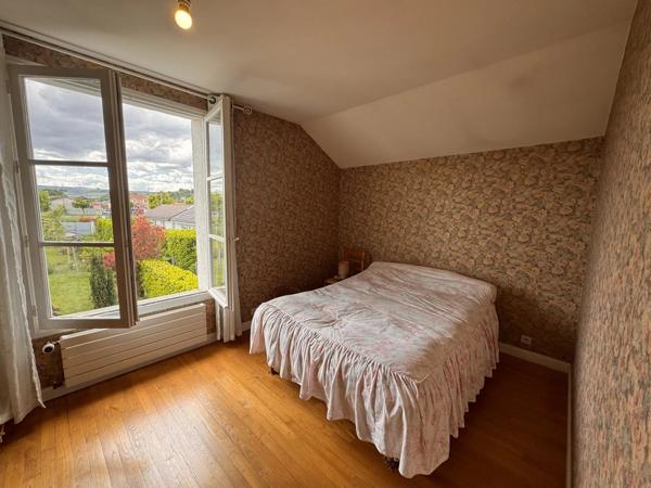 Vente                                                      Maison
                        
                     8 pièces                      160 m2                     à Le Breuil-sur-Couze