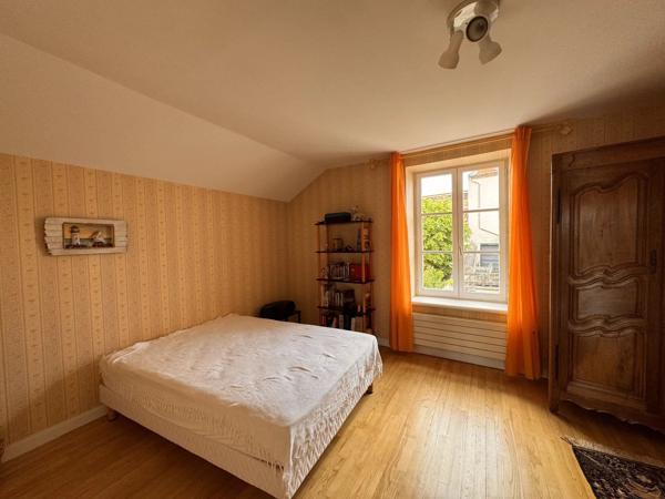 Vente                                                      Maison
                        
                     8 pièces                      160 m2                     à Le Breuil-sur-Couze