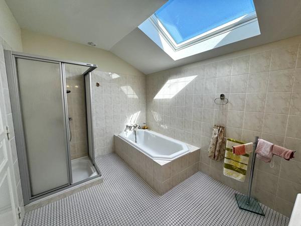 Vente                                                      Maison
                        
                     8 pièces                      160 m2                     à Le Breuil-sur-Couze