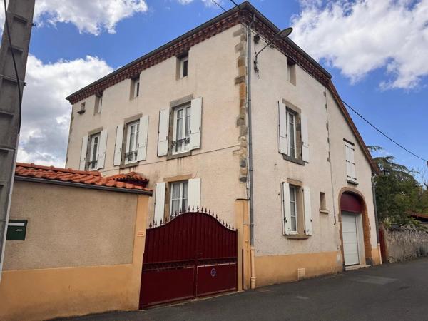 Vente                                                      Maison
                        
                     8 pièces                      160 m2                     à Le Breuil-sur-Couze