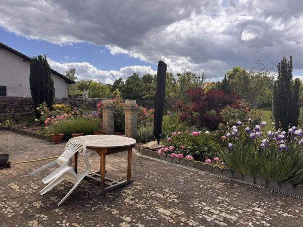 Vente                                                      Maison
                        
                     8 pièces                      160 m2                     à Le Breuil-sur-Couze