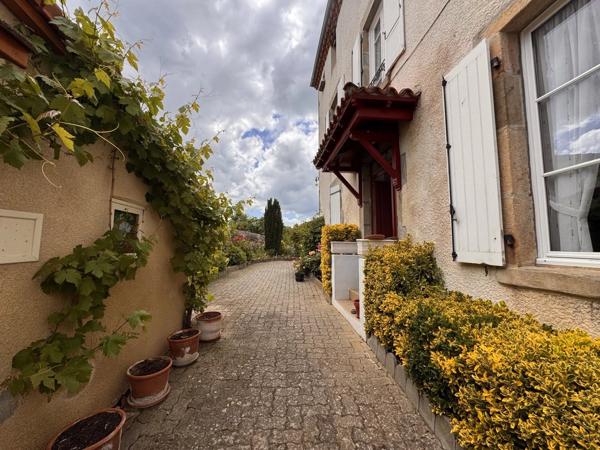 Vente                                                      Maison
                        
                     8 pièces                      160 m2                     à Le Breuil-sur-Couze