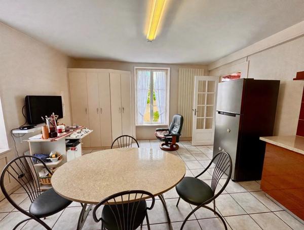 Vente                                                      Maison
                        
                     8 pièces                      160 m2                     à Le Breuil-sur-Couze
