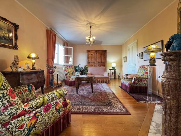 Vente                                                      Maison
                        
                     8 pièces                      160 m2                     à Le Breuil-sur-Couze