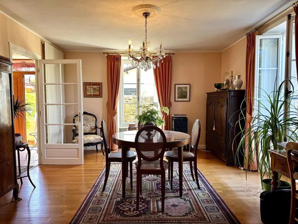 Vente                                                      Maison
                        
                     8 pièces                      160 m2                     à Le Breuil-sur-Couze
