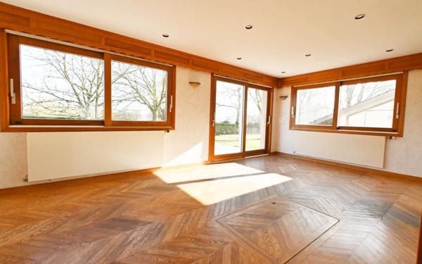 Maison à vendre    7 pièces •  Rue