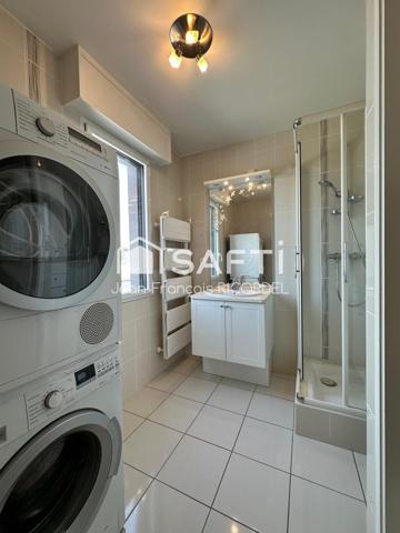 Appartement panoramique dernier étage de 94 m2 trois chambres avec balcon, seul sur le palier, avec double garage et cave.