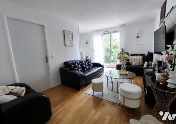 Appartement lumineux et chaleureux, niché au cœur d’une résidence calme et agréable.