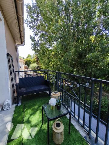 Appartement lumineux et chaleureux, niché au cœur d’une résidence calme et agréable.